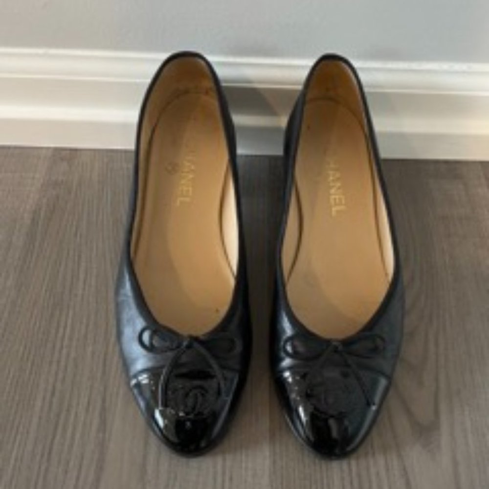 Black Chanel Flat - Picture 1 of 2
